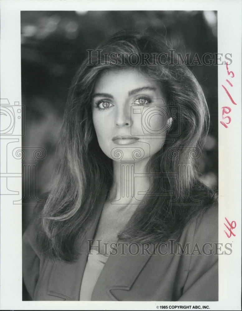 1985 Press Photo Actress Tracy Scoggins stars as Monica Colby in "The Colby's" - Historic Images