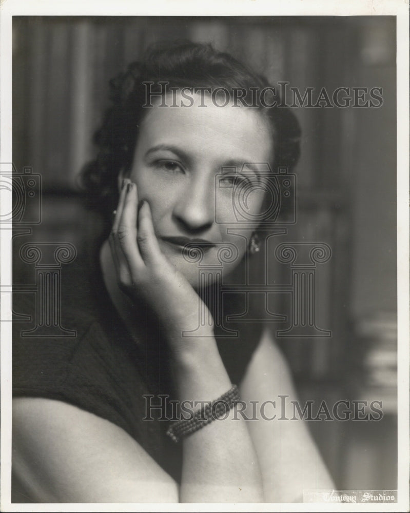 Press Photo Flora Schreiber - Historic Images