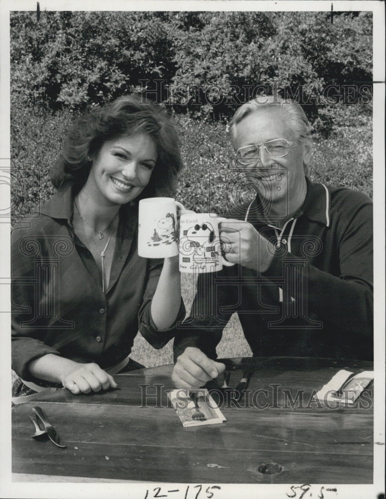 1978 Charles Schulz creator of peanut and Phyllis George. - Historic Images