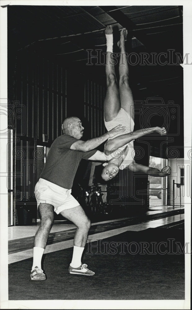 1980 Press Photo Jim Stowe coach Barbara Mack. - Historic Images