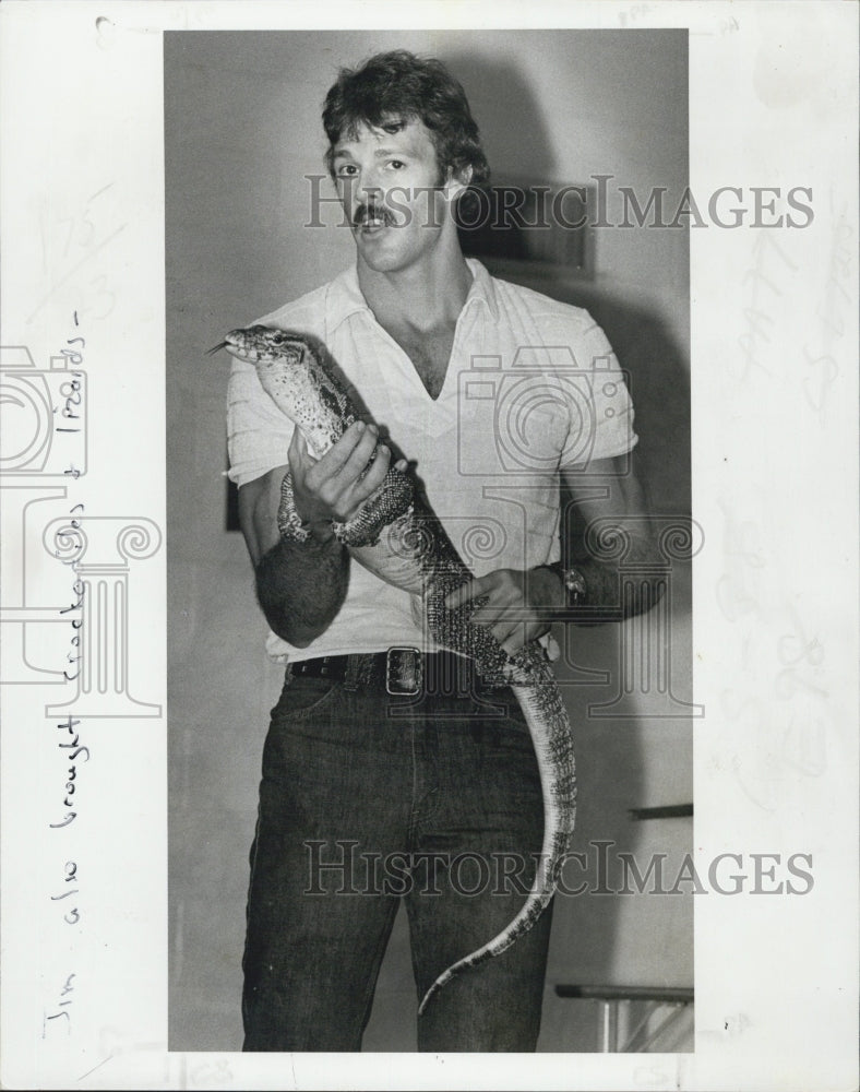 1980 Press Photo Jim Storms Herpetofauna Inc. Large Lizard - Historic Images