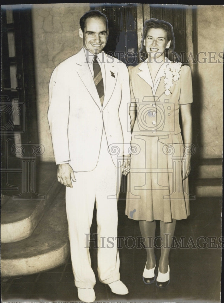 1941 Mr. and Mrs. Donald Stone. - Historic Images