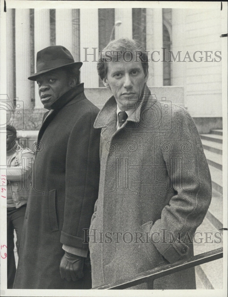 1985 Press Photo Actors James Woods and Yaphet Kotto. - Historic Images