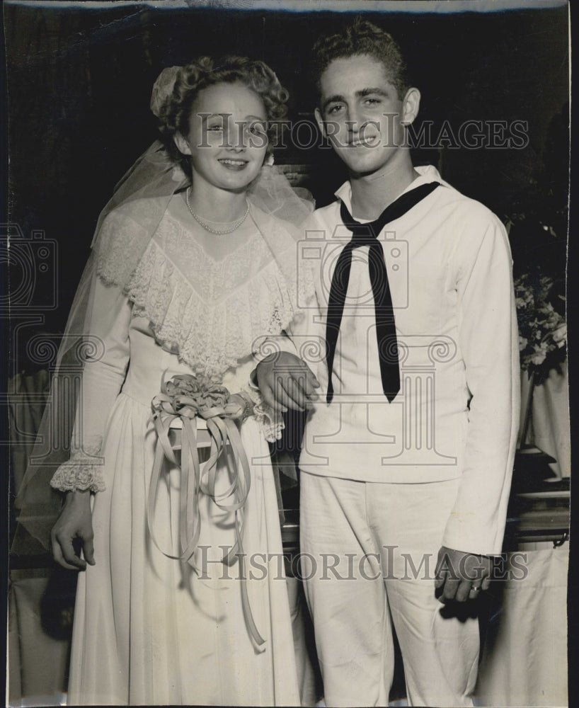 1944 Press Photo Miss Betty Joyce Crowell Clayton Merchant Woods. The Bride - Historic Images