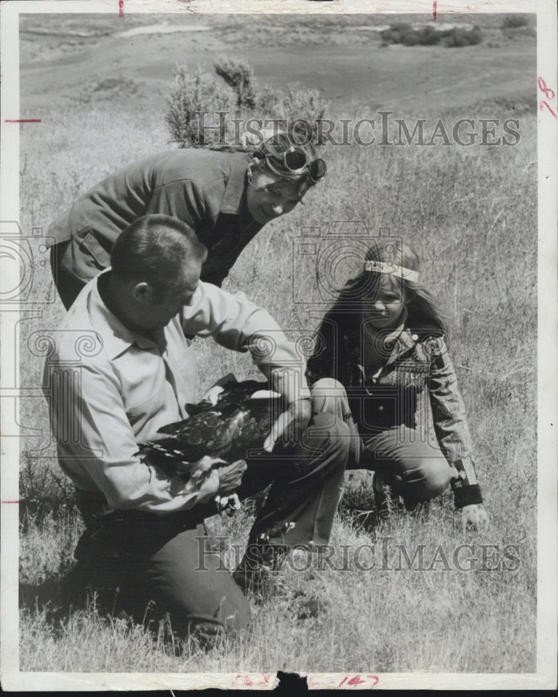 1972 Joanne Woodard and her daugther, Neil Newman watch wildlife - Historic Images