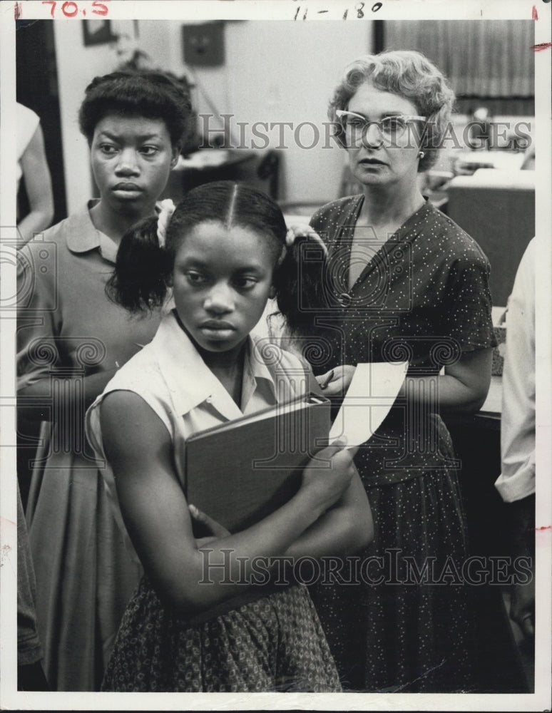 1983 Press Photo Joanne Woodward stars in Crisis in Central High. - Historic Images