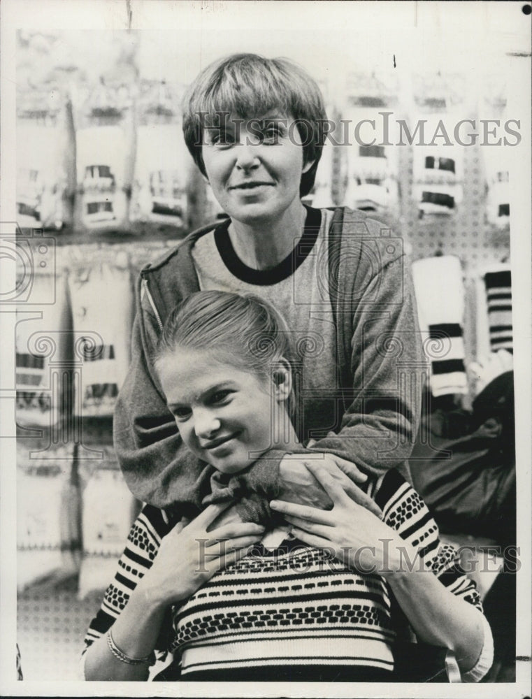 1980 Press Photo Joanne Woodward and Lissy Newman i"See How see runs". - Historic Images