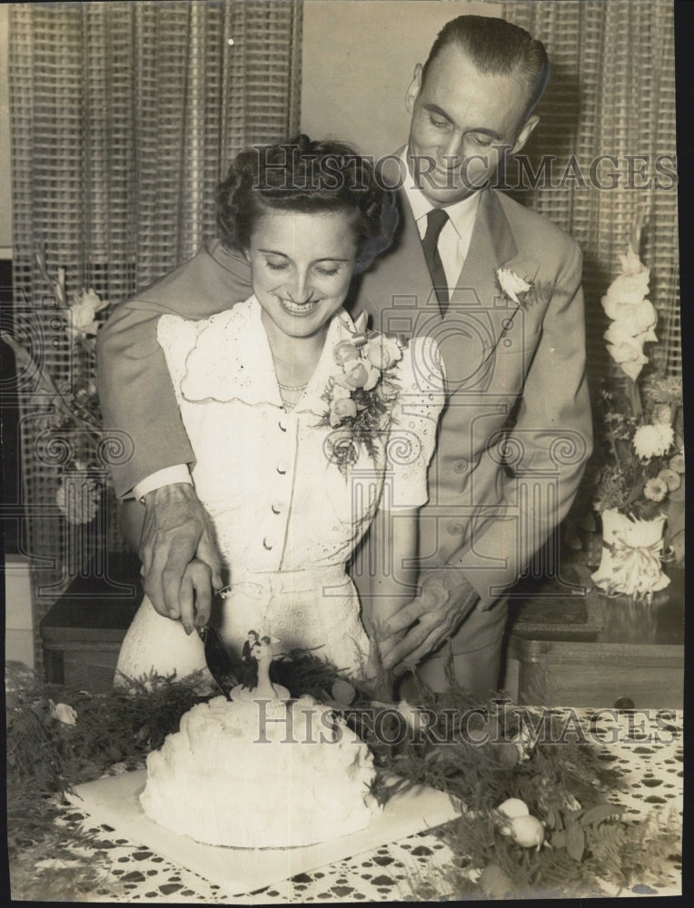 1942 Wedding photo of Mr. and Mrs. Willis Donald Wood - Historic Images