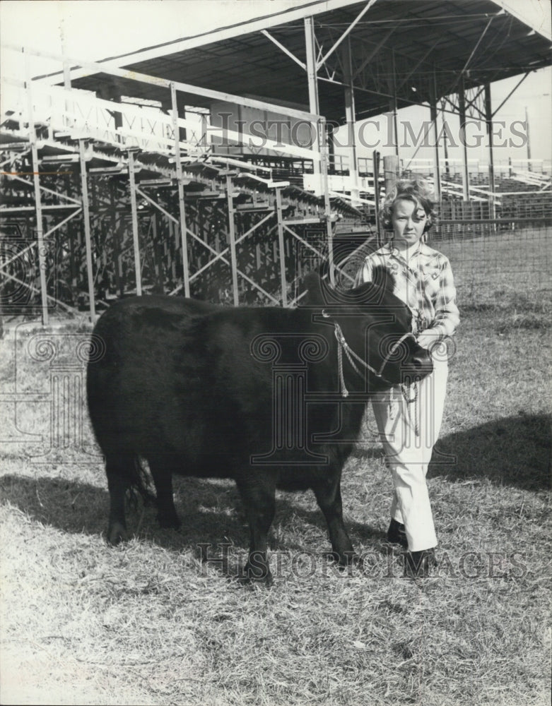 1967 Grand Champion Angus Hefer and owner/trainer Susan Henshaw - Historic Images