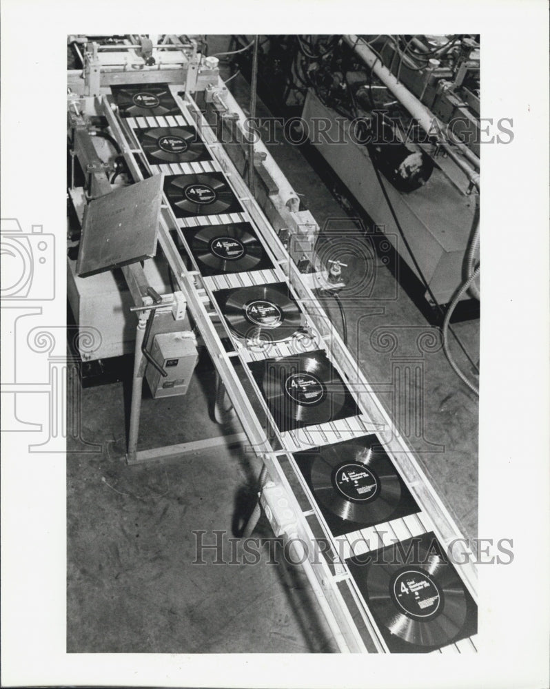 1981 Press Photo Soundsheets of "Good Housekeeping" magazine are manufactured - Historic Images