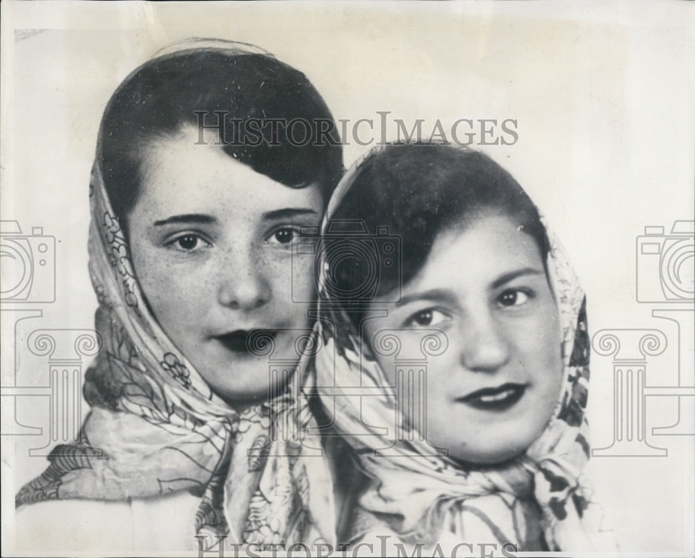 1956 A picture of Mrs. Alfred Bellmore & Joan Drauto - Historic Images