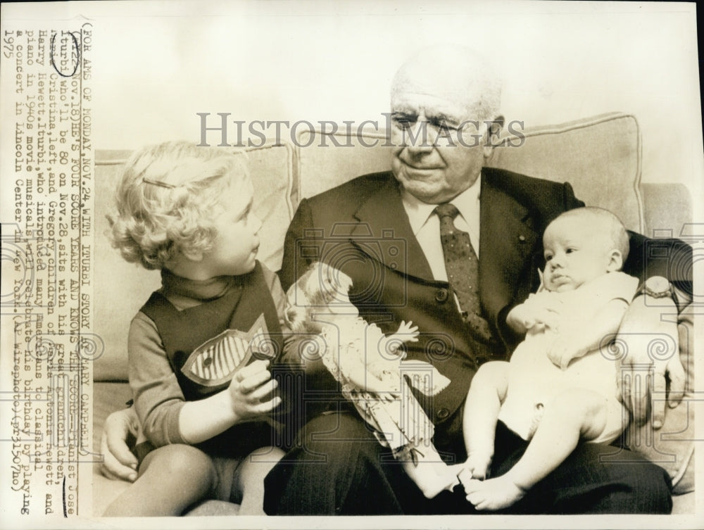 1975 Press Photo Pianist Jose Iturbi with great grandchildren - Historic Images