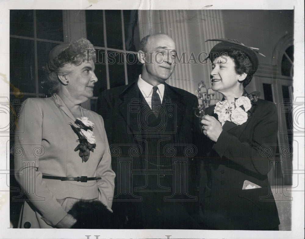 1951 Press Photo Advocates for Drafting Women - Historic Images