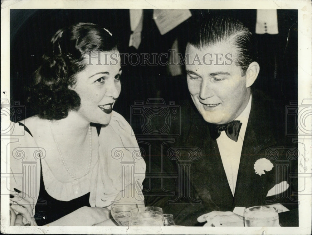 1938 Press Photo Gloria Baker with Bob Topping at Empire room in Waldorf-Astoria - Historic Images