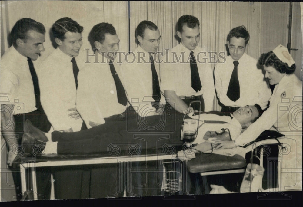 Press Photo Red Cross Blood Drive Priests Boston Maryknoll Order Nurse - Historic Images