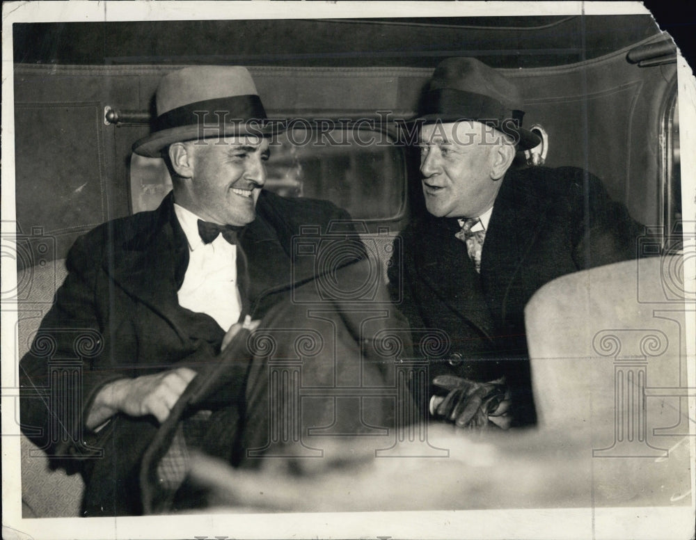 1933 Press Photo Cyril Buck William Harrison inside Car - Historic Images