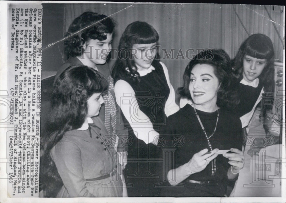 1965 Opera Soprano Marguerite Piazza with Cousins - Historic Images