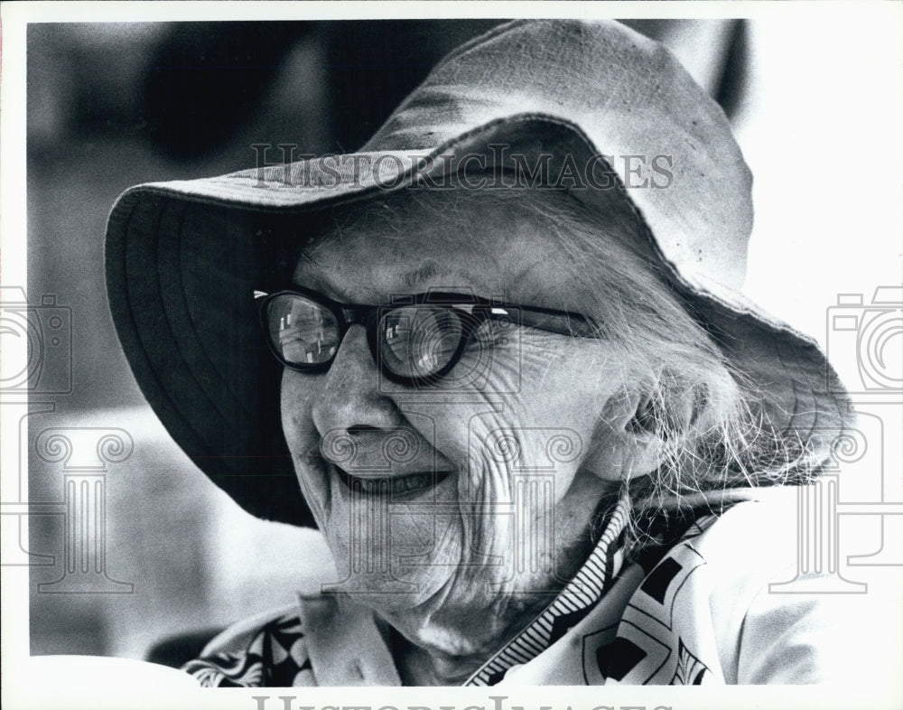 1988 Press Photo Elderly woman Alice Stacy, Boston resident. - Historic Images