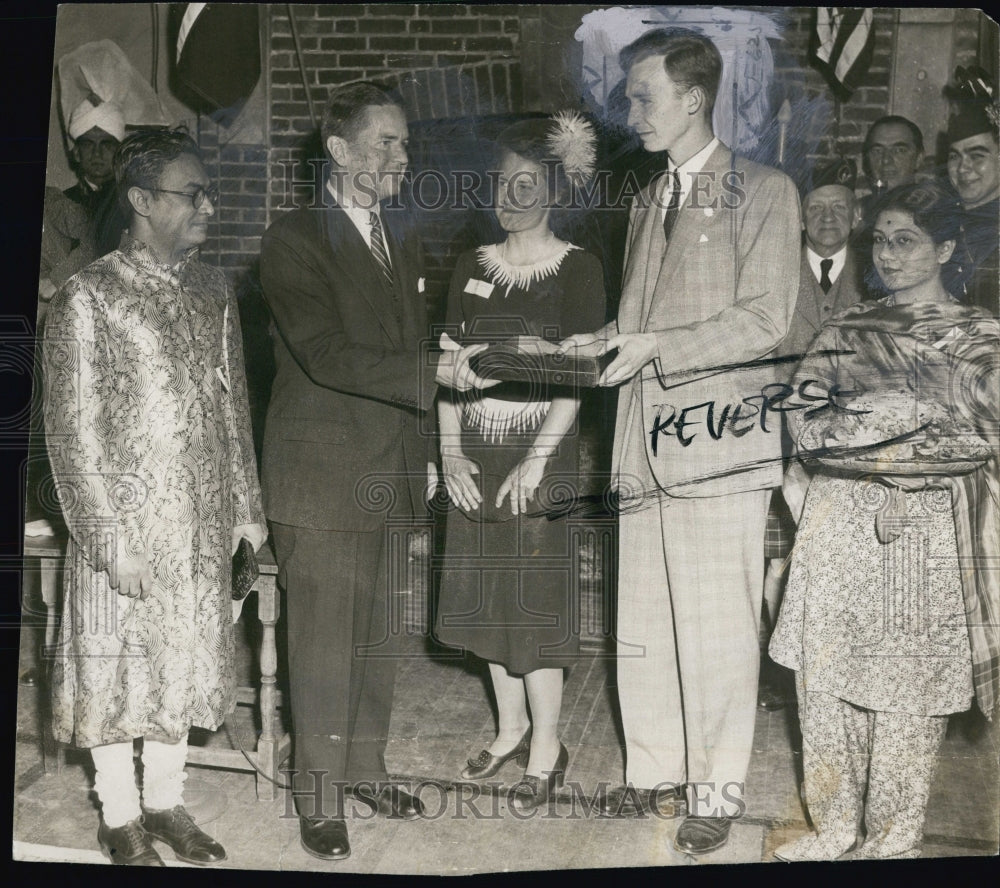 1948 Press Photo Gov. Bradford awards Christian Herter Jr., B. Karin - Historic Images