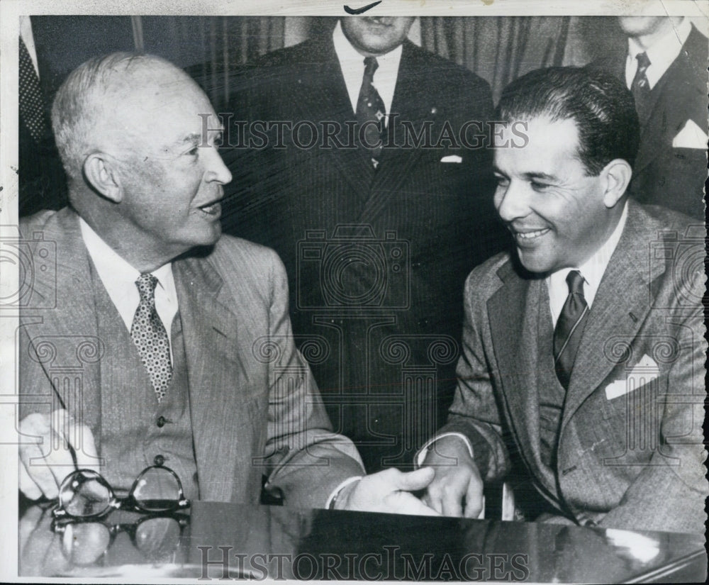 1956 Press Photo Pres. Eisenhower talks with Brazilizn Vice Pres. Joao Goulart - Historic Images