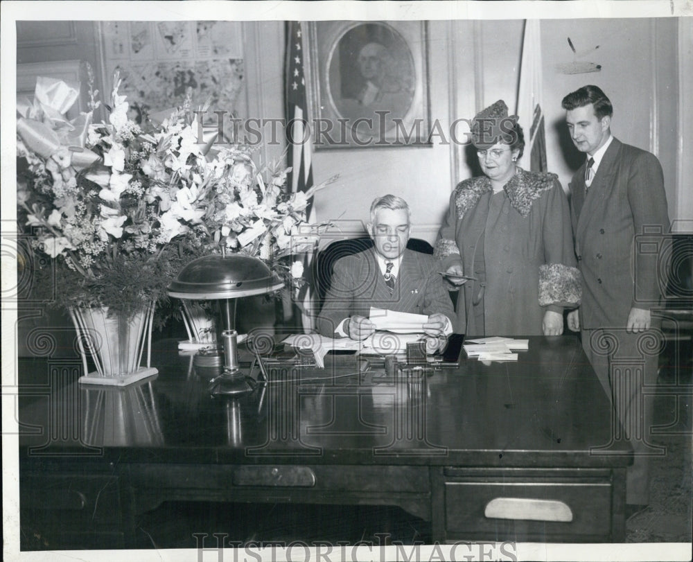 1948 Leo B. Mallard, Ward, 7 alderman &amp; president of the board, is - Historic Images