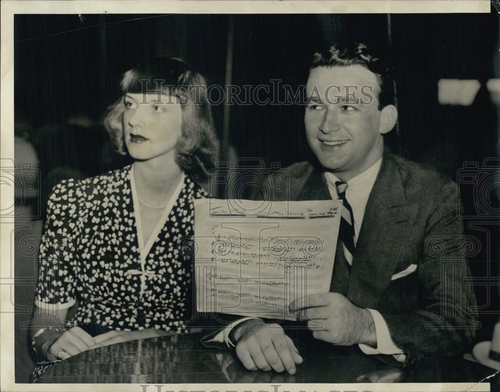 Press Photo Singers Sally Clark And Jack Marchard - Historic Images