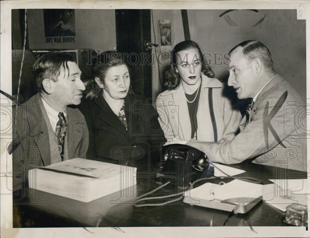 1947 Mr. and Mrs. Abraham Rosen at Buddies Club in Boston Commons - Historic Images