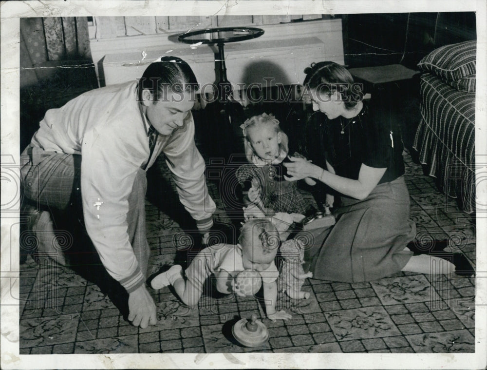 1941 Football player Mel Hein and family - Historic Images