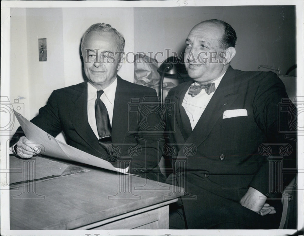 1951 Press Photo District Atty. Alfred Cenedella &amp; Reporter Lawrence Goldberg - Historic Images