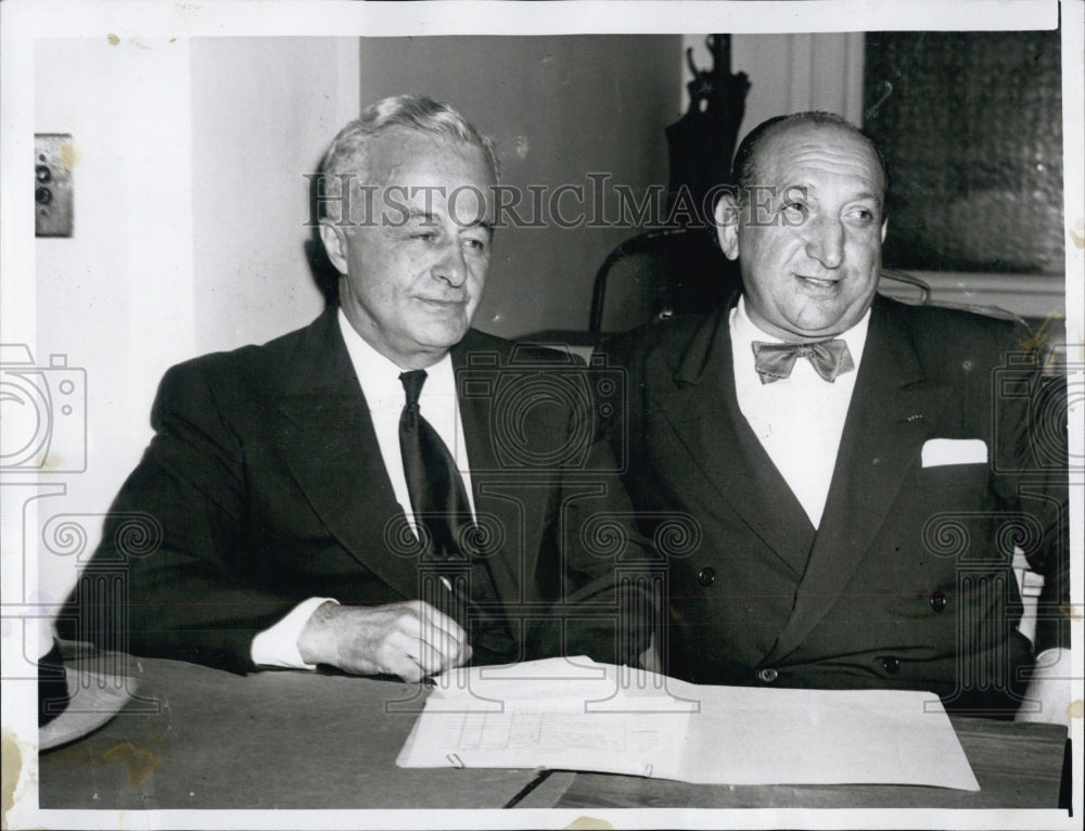1951 Press Photo Dist Atty Alfred Cenedella & Lawrence Goldberg before appearing - Historic Images