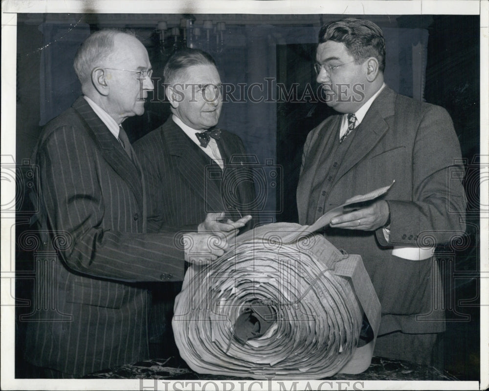 1945 Press Photo  Walter Cerrazzo w/ Rep Roy Woodruff & Robert Georheart - Historic Images