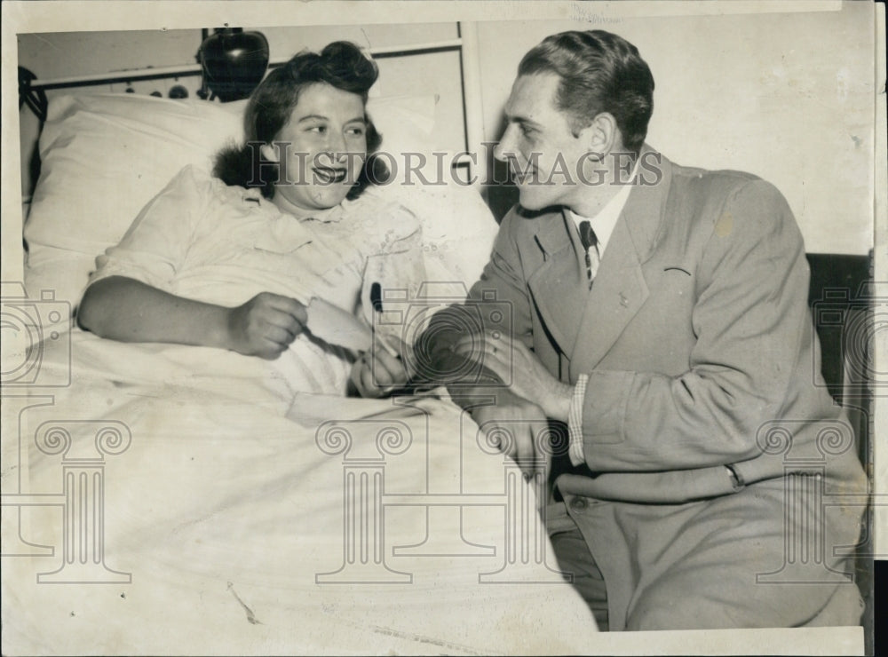 1950 Press Photo William &amp; Herta Cerce at the hospital after giving birth - Historic Images