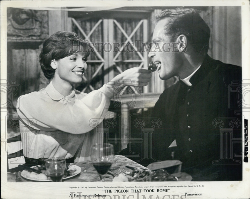 1962 Press Photo Actress Elsa Martinelli stars in "The Pigeon That took Rome" - Historic Images