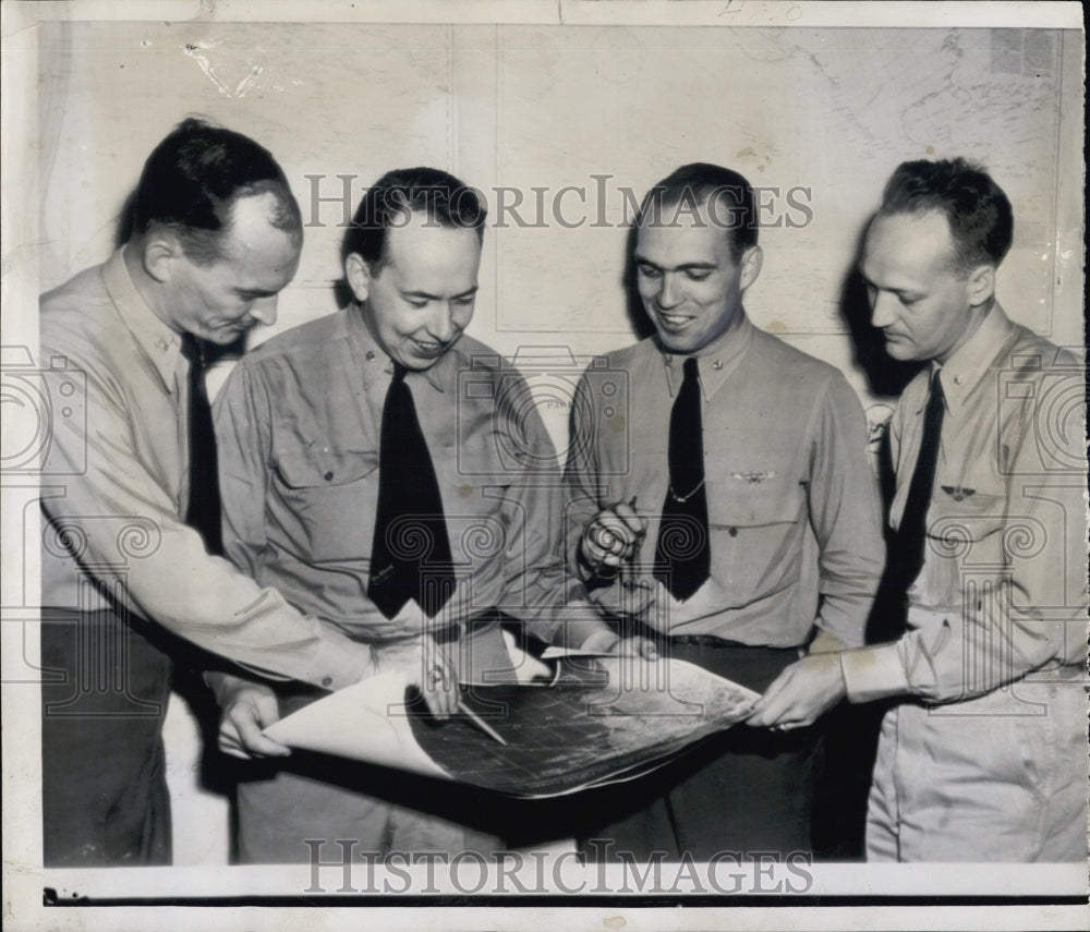 1946 Press Photo Fliers broke records Lt Comdr R H Tabeling Comdr T D Davies - Historic Images