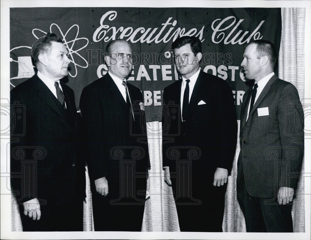 1963 Press Photo Sen. Ted Kennedy at Greater Boston Chamber of Commerce - Historic Images