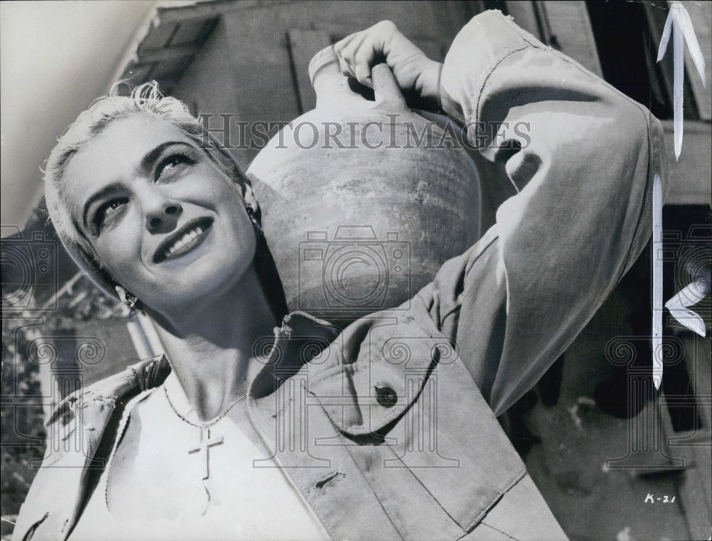 1965 Press Photo of Melina Mercouri in "He Who Must Die" - Historic Images