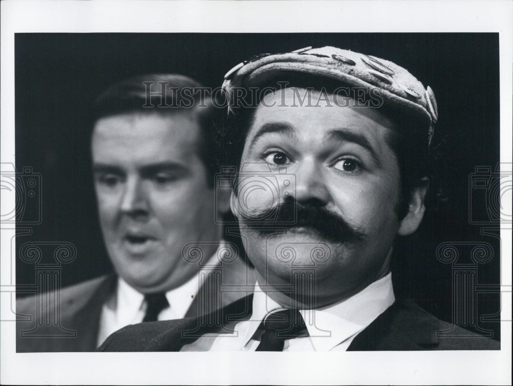 Press Photo Jack Burns & Avery Schreiber In "Burns and Schreiber Comedy Hour" - Historic Images