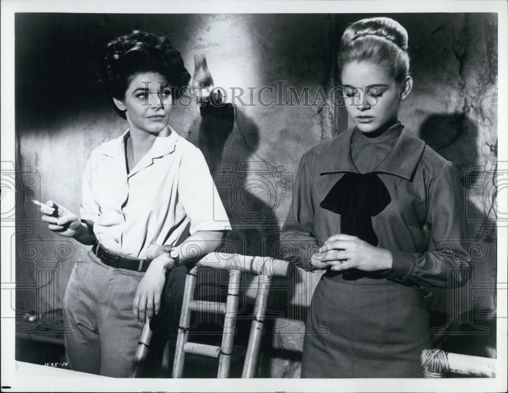 1966 Press Photo Anne Bancroft stars in "7 Women" - Historic Images