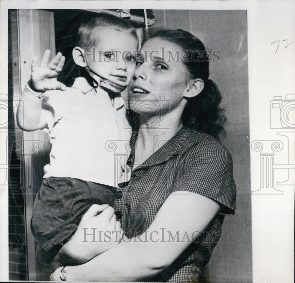 1959 Polio victim Bobbie Deets and his mother Mrs. Leslie Streeter - Historic Images