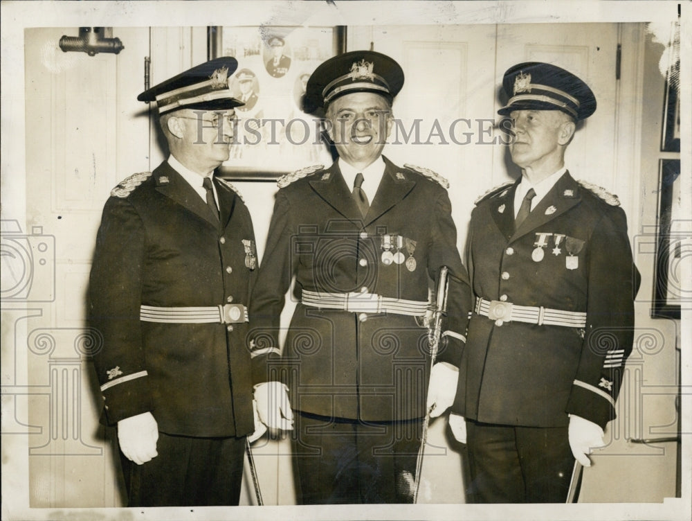 1943 Press Photo Fanueil Hall Ancient Honorable Artillery Company Andrew Seiler - Historic Images