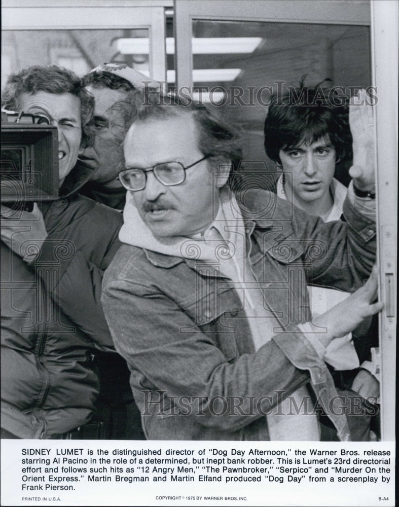 1975 Press Photo Director Sidney Lumet on the set of "Dog Day" - Historic Images