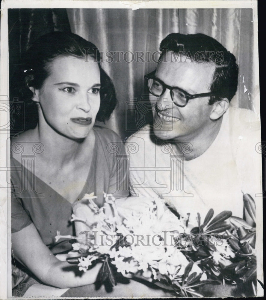 1966 Gloria Vanderbilt with husband Sidney Lumet - Historic Images