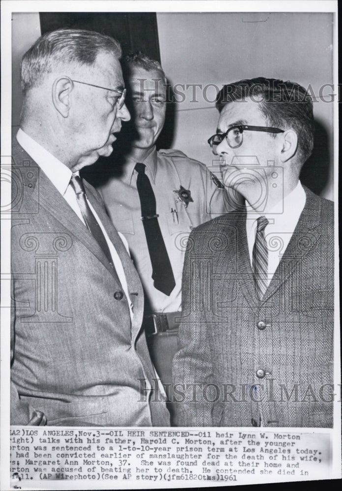 1961 Press Photo Lynn Morton Talks To Father, Harold Morton, After Sentencing - Historic Images