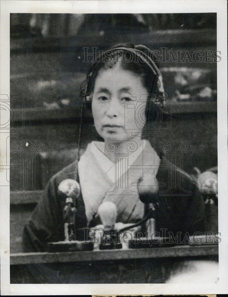 1948 Press Photo Yasuko Konoye taking the the stand as a witness. - Historic Images