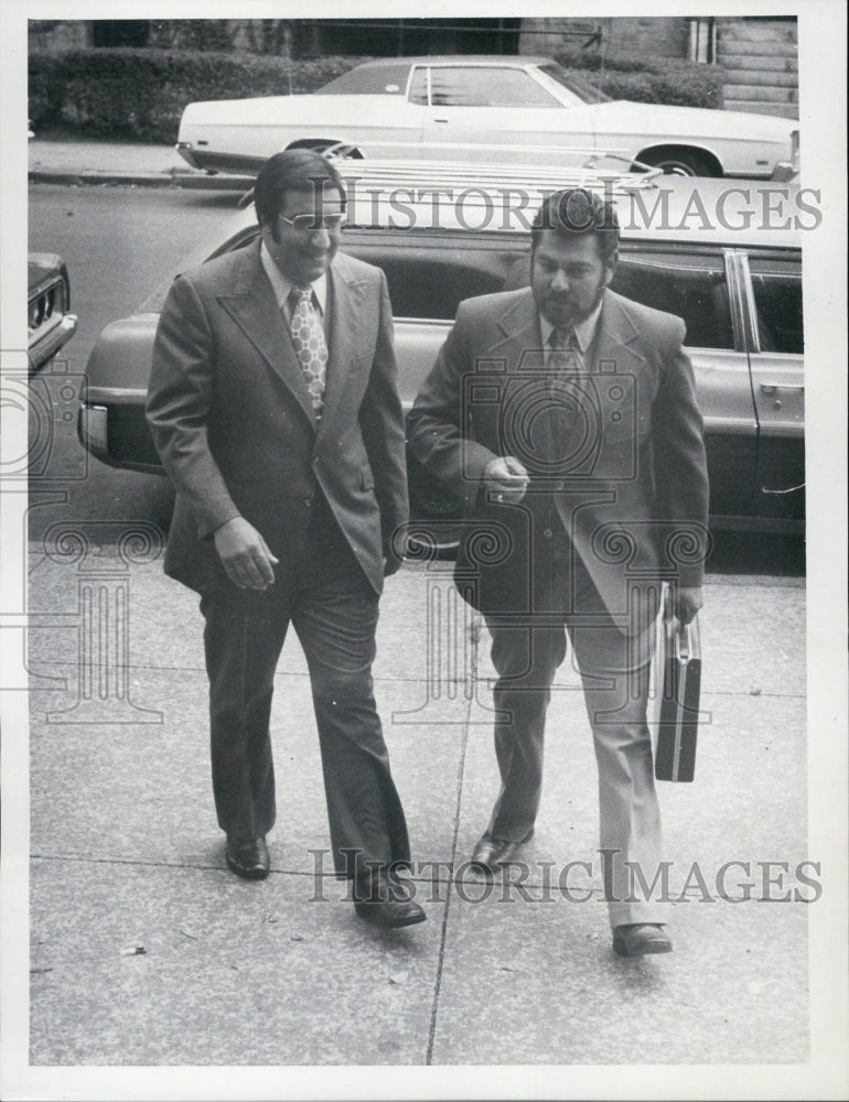 1971 Press Photo John R. Lombardo Attorney Bruce Shachak - RSG83453 - Historic Images