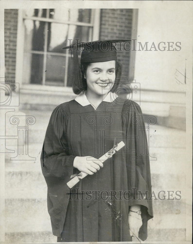 1946 Press Photo Mary Lothrop during graduation from Radcliffe College - Historic Images