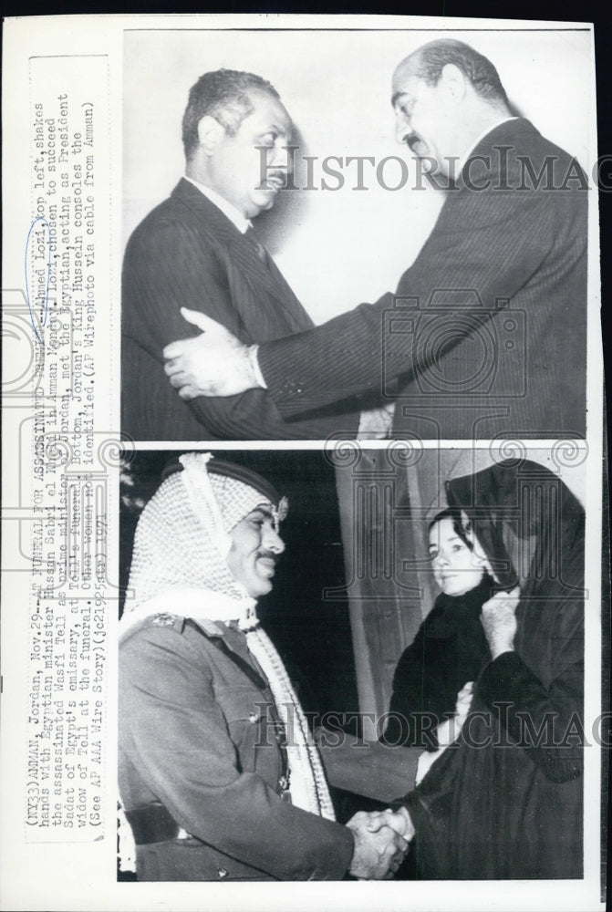 1971 Press Photo Ahmed Lozi shakes hands with Hassan Sabri El Kheld. - Historic Images