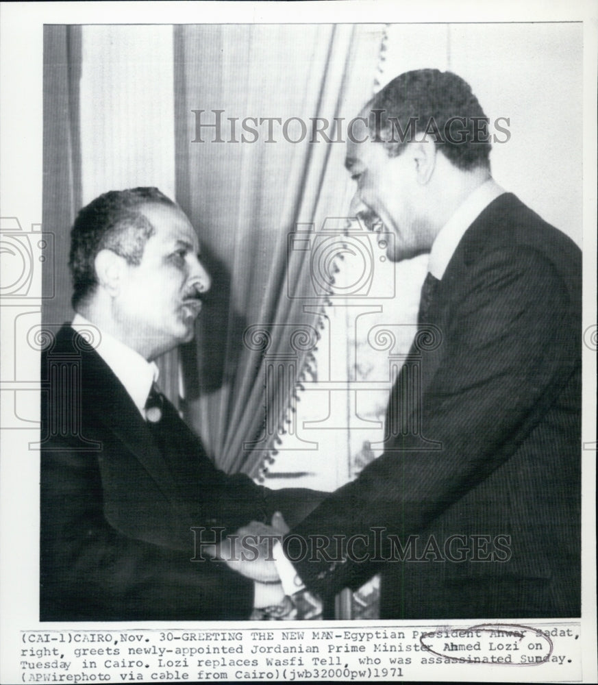 1971 President Anwar Sadat shakes hand with Ahmed Lozi. - Historic Images