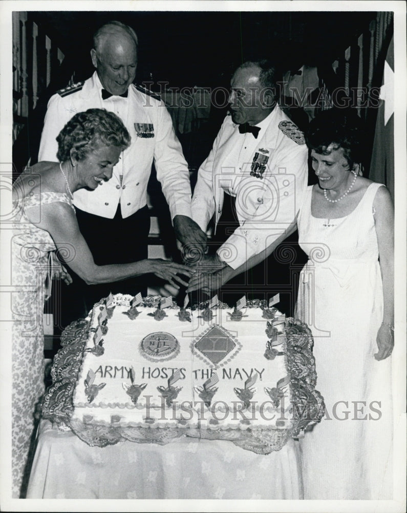 1970 Press Photo Major General &amp; Mrs Edward Logan Rear Admiral Mrs Joseph Wylie - Historic Images