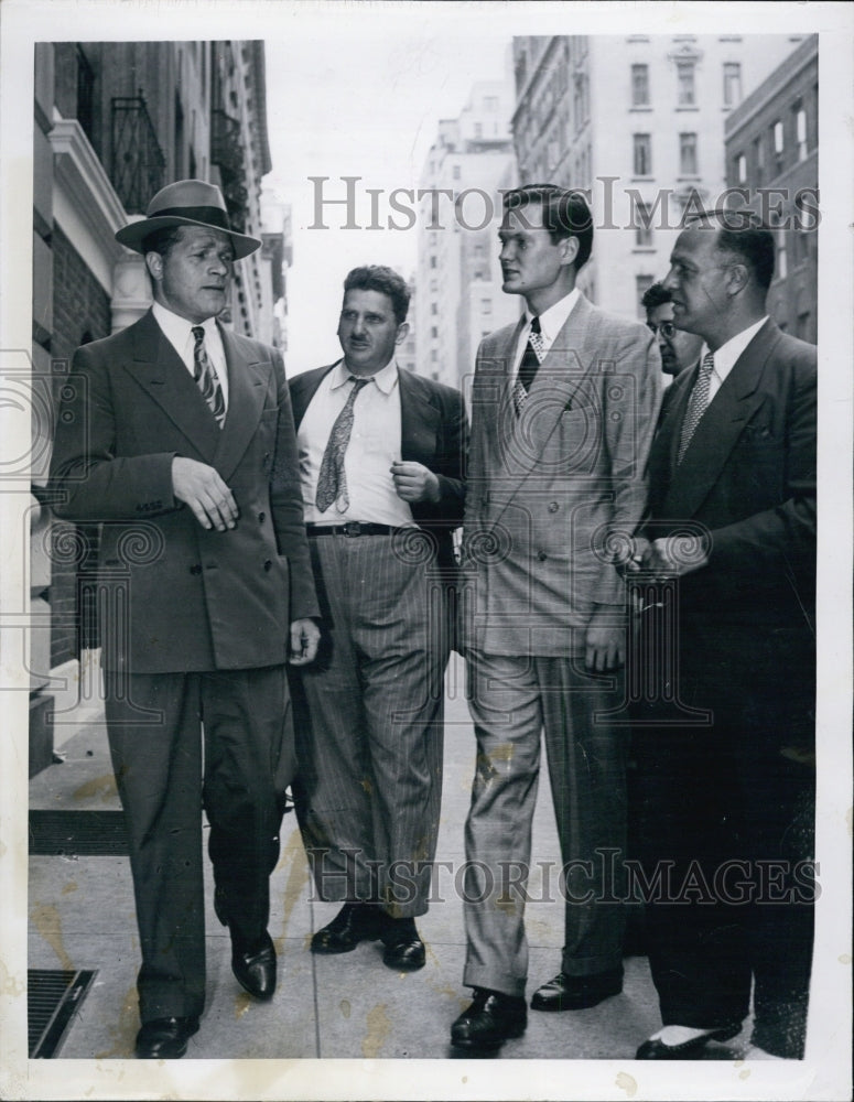 1948 Press Photo Jacob Lomakin(L-wearing hat) fends off reporter&#39;s questions - Historic Images